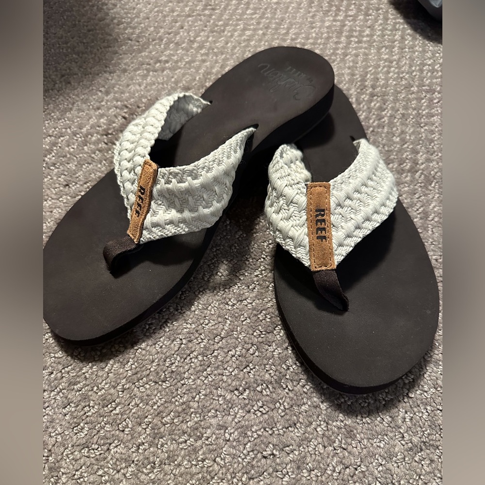 Reef Knit Flip Flop sandals size 8